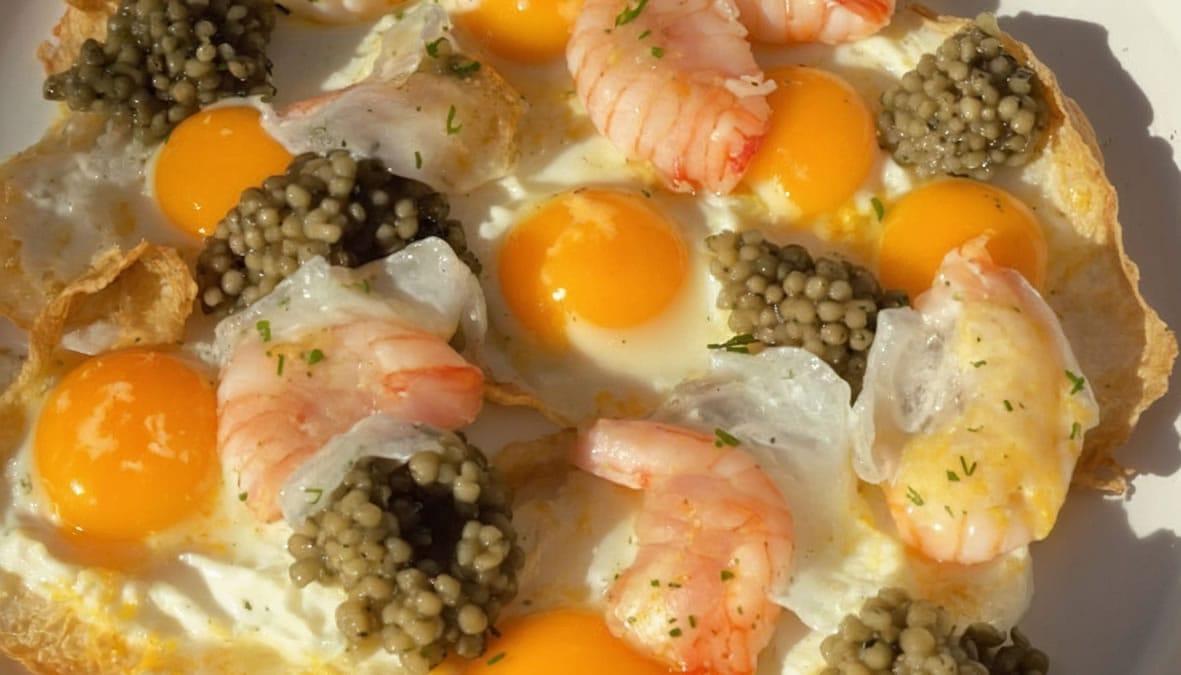 Imagen Huevos «7 yemas» con gambitas, panceta y caviar del Jondal (versión casera gourmet)