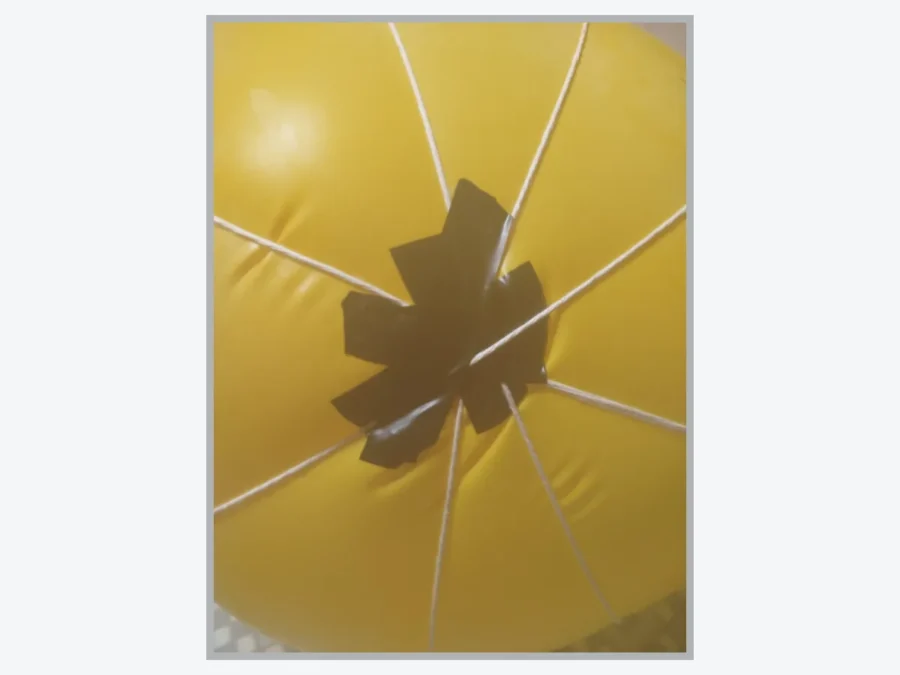 Hinchar el globo y marcar los gajos con cuerda