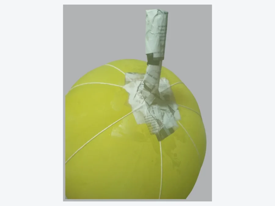 Colocar el tallo de papel o cartón en la parte superior