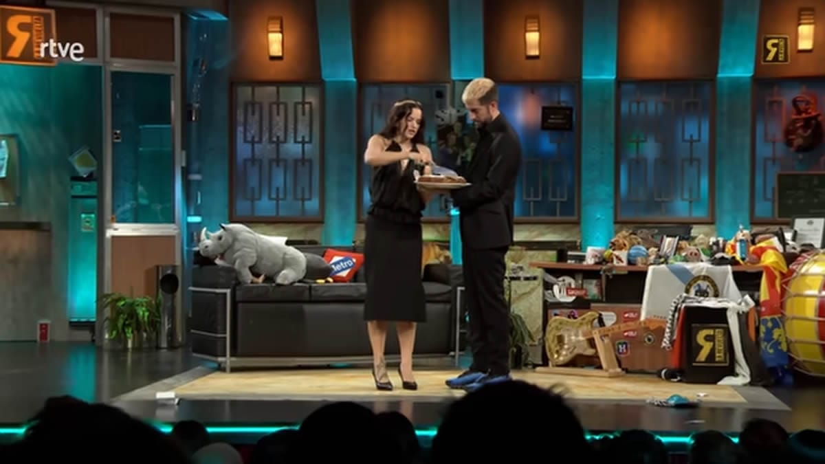 Bizcocho de Rosalía en plató de televisión