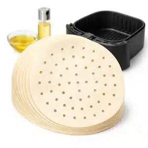 Papel perforado para freidora de aire con perforaciones y cesta al fondo